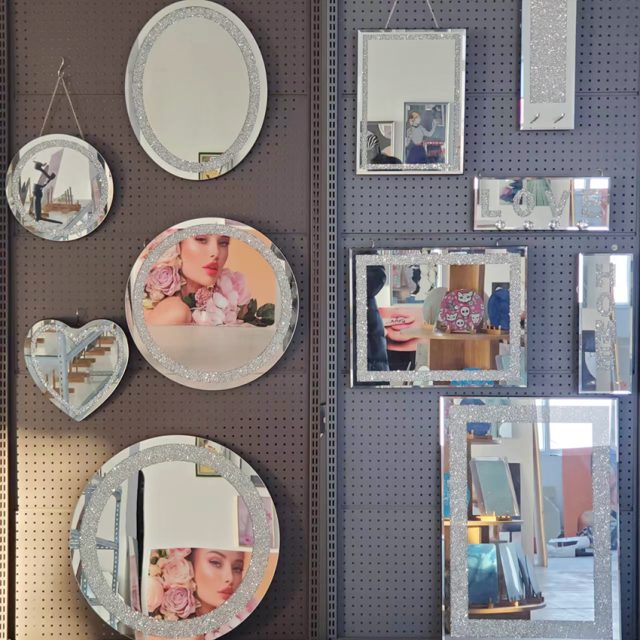 Durable glass mirror tiles for stylish interiors (5) Durable glass mirror tiles for stylish interiors (5)