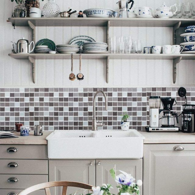 Easy-to-clean glass subway tile for busy kitchens (5) Easy-to-clean glass subway tile for busy kitchens (5)