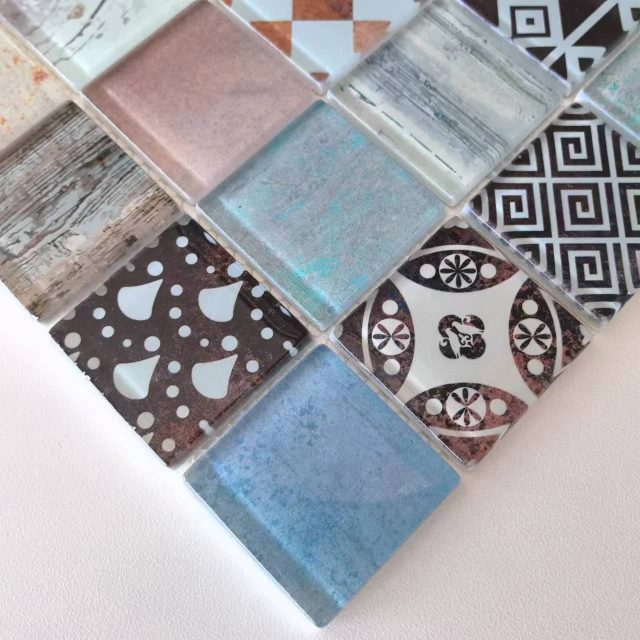 Easy-to-install glass wall tiles for diy projects (4) Easy-to-install glass wall tiles for diy projects (4)