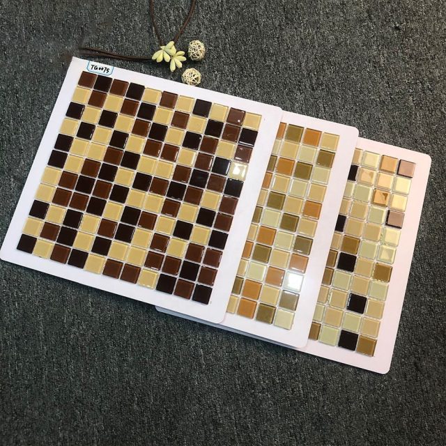 Elevate your fireplace Glass mosaic tile surround ideas (4) Elevate your fireplace Glass mosaic tile surround ideas (4)