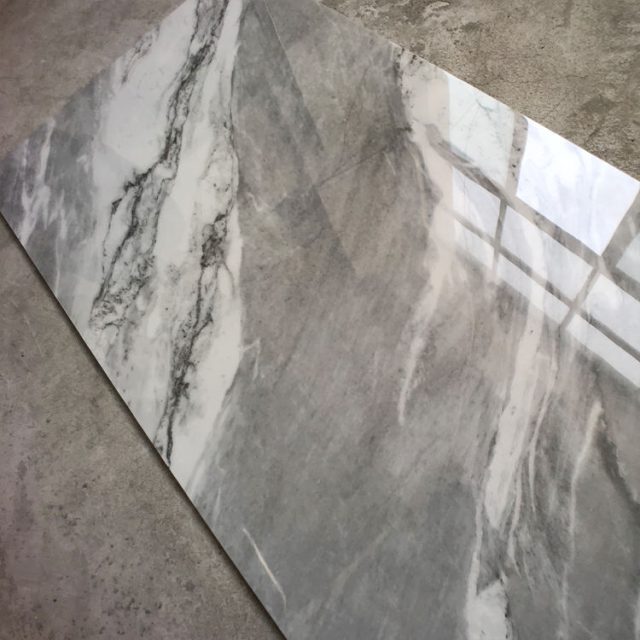 Glass mirror tiles for artistic wall features (2) Glass mirror tiles for artistic wall features (2)