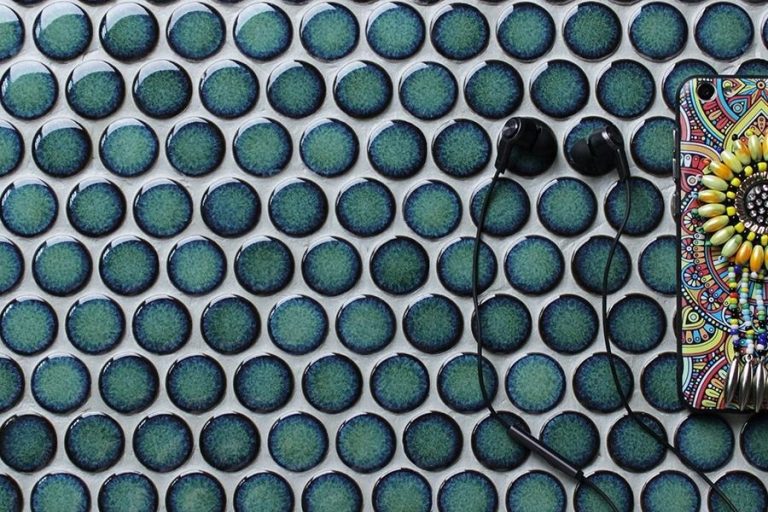 Glass penny tile for modern and minimalist homes (3)