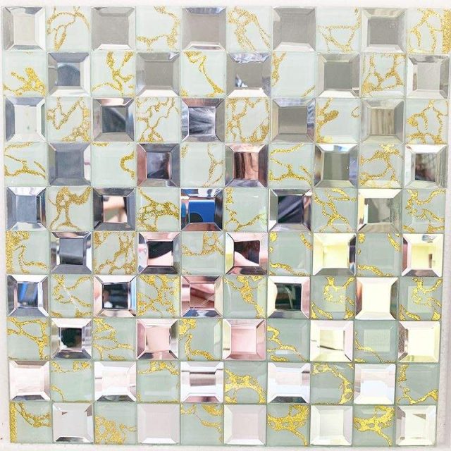 Glossy glass wall tiles – perfect for a high-end finish (2) Glossy glass wall tiles - perfect for a high-end finish (2)