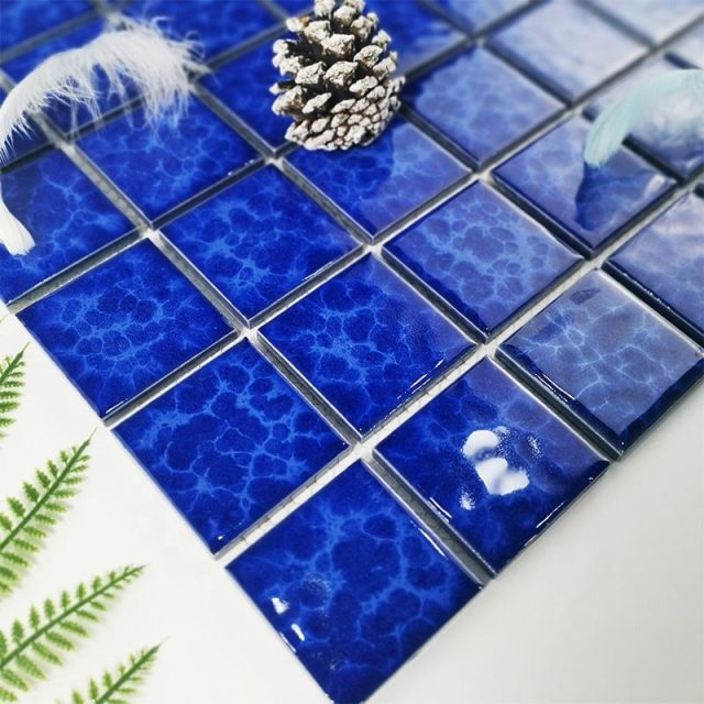 Non-slip glass pool tiles for safe swimming (5) Non-slip glass pool tiles for safe swimming (5)
